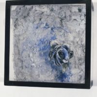 司徒強，舍利4，2009，壓克力顏料、染料、複合媒材、水泥、鋼，31.1 x 31.1 x 15.5 cm