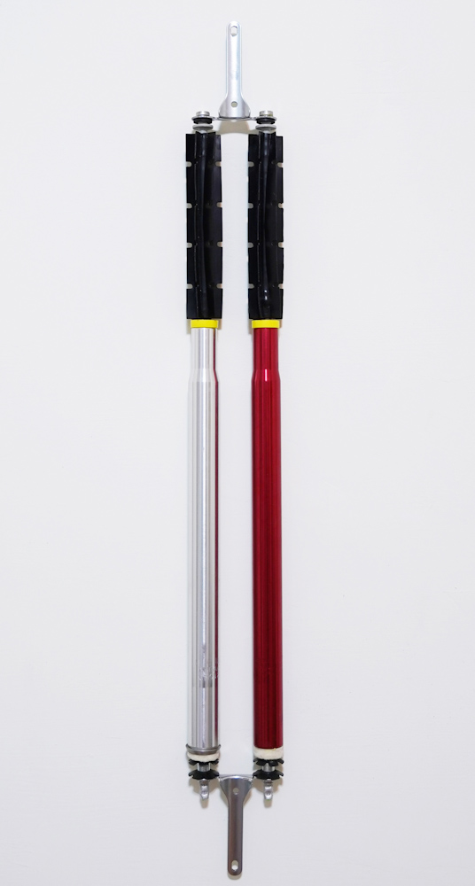 龔寶稜,Driver II,2021,塑膠、金屬、橡膠、牛筋繩,72 x 9 x 3 cm