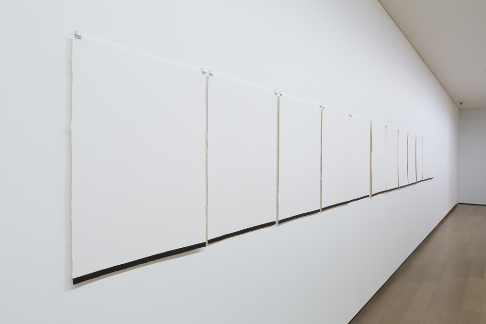 賴志盛,一,2015,墨/紙,78 x 58 cm丨空間照